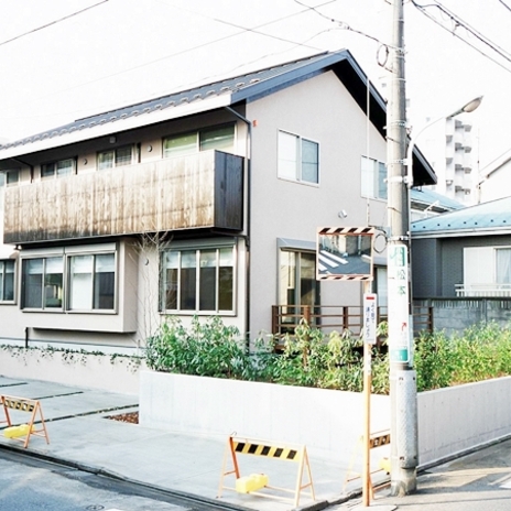 色味を抑えた優しい印象の外観