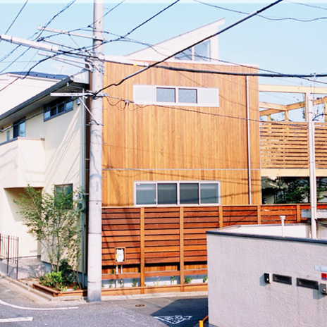 一部に木を使った外観