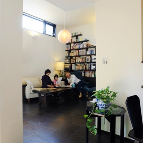 ダイニングから見たリビング