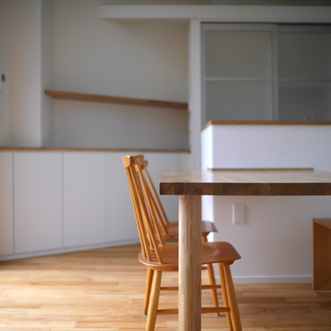 温かい気持ちになる家具の木質