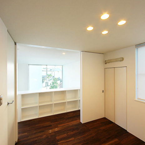 スライド扉を開けると家族の気配を感じる２Ｆ部屋