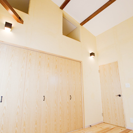 広々天井で開放感あふれるリビング