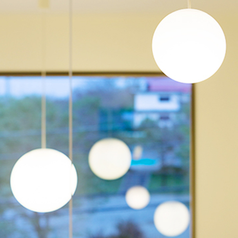 吹き抜け天井の照明