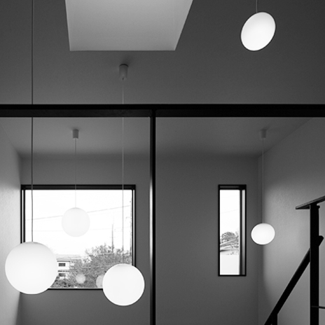 光の陰影が美しい照明