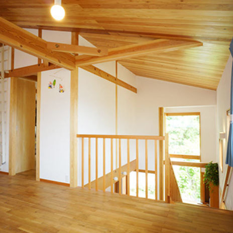 吹き抜けに面した2階の子供スペース