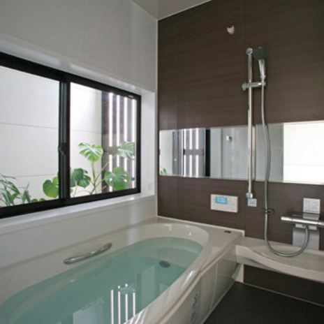 浴室から坪庭を見る