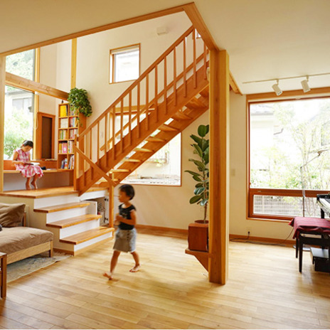 景色の見え方光の入り方を工夫した、、木製のサッシ