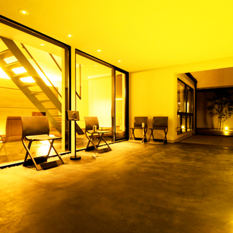 室内外を繋ぐ明かり