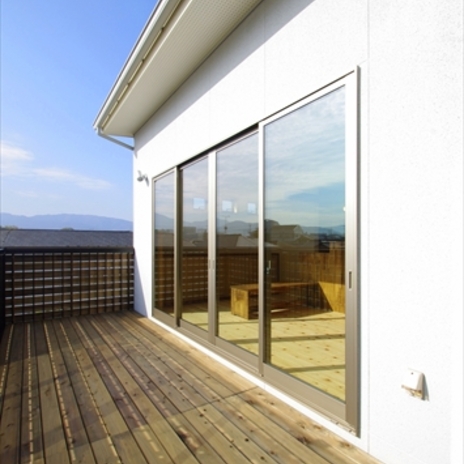 大窓でLDKと一体化するバルコニー