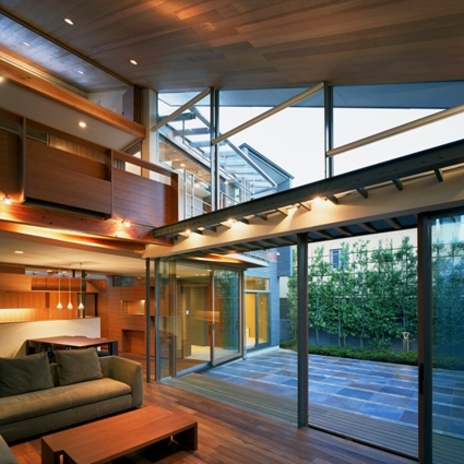 リビングよりテラスを望む