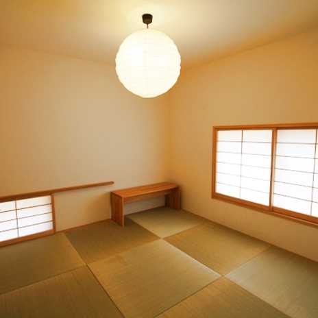 開口部を絞った落ち着く和室空間