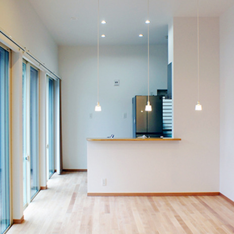 開放的なリビングキッチンの眺め