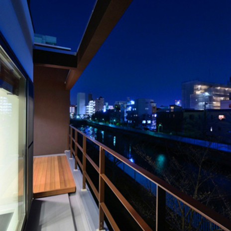 さえぎるものを排除したテラス