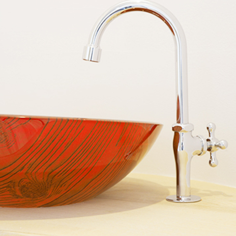 赤色が美しい洗面ボウル