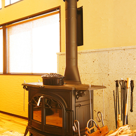 リビングに設置された暖炉