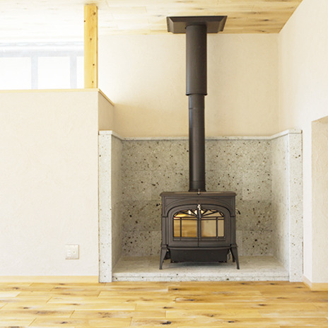 リビング脇の暖炉