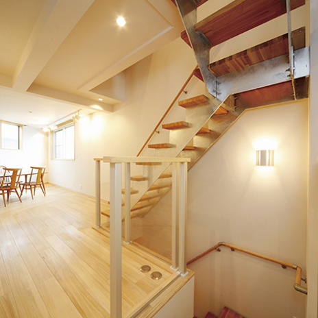 異素材が違和感なく使用されたリビング