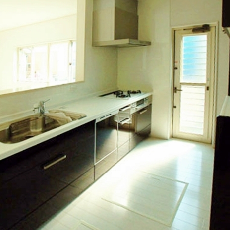 リビングを見渡せる対面キッチン