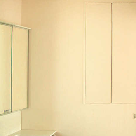 洗面室にある階段上収納