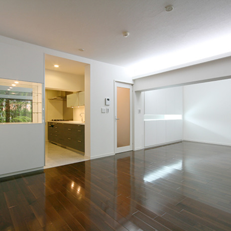 複数方向に光が反射するリビング