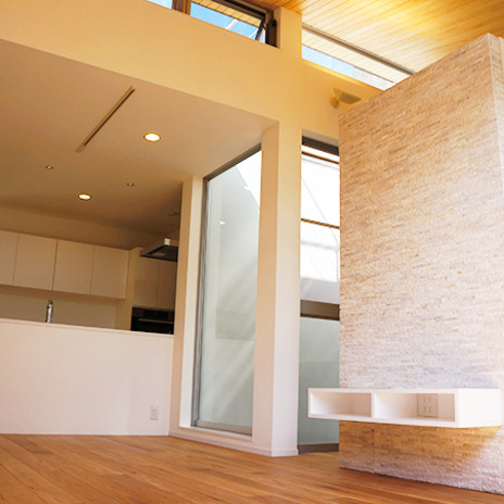 吹き抜けのリビングダイニング