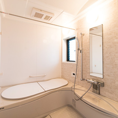 緩やかな曲線デザインの浴室