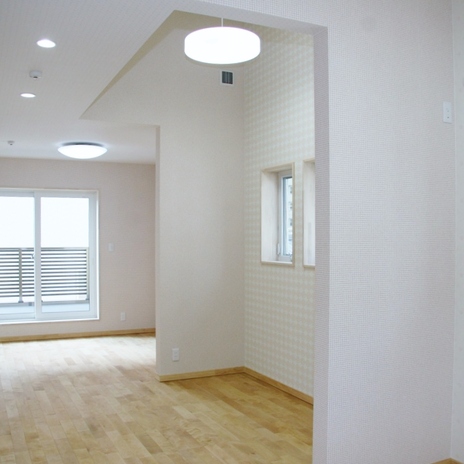 ワンルームなのに！？３人の娘がそれぞれ好きな柄を貼り分けた子供部屋