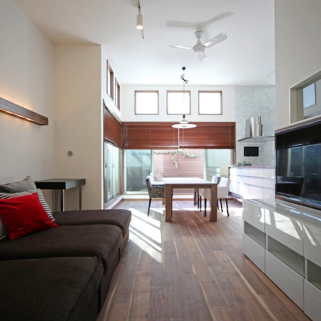 間接照明のあるリビング