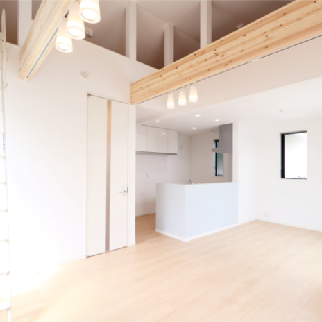 吹き抜けのあるリビング