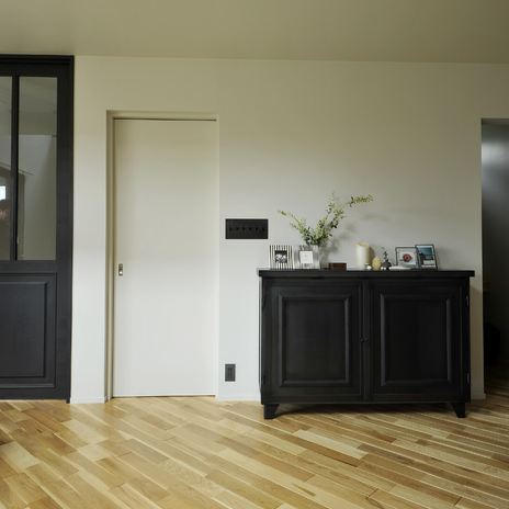 オーダーのアイアンシェルフが引き立つＬＤＫ