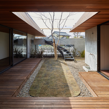 リビングから見た中庭