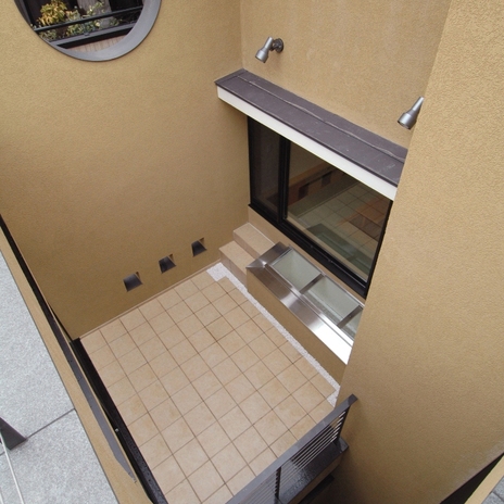 屋上よりの中庭見下げ