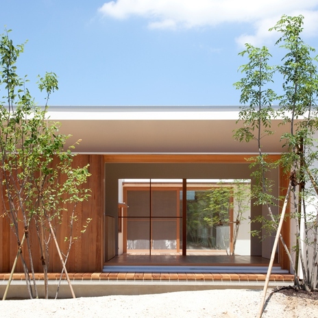 縁側と木製建具の大開口