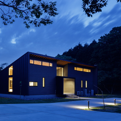 佐倉の別荘｜建物外観（夜景）