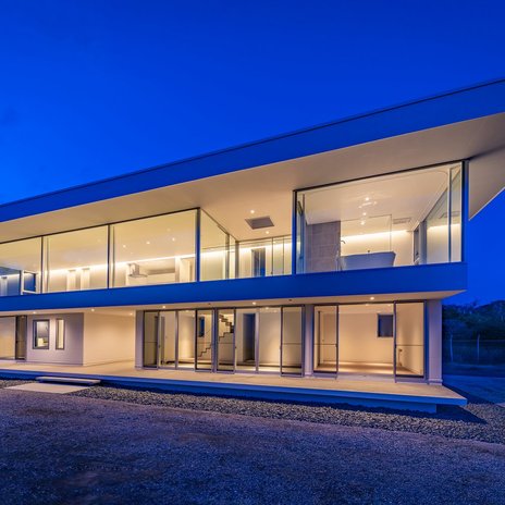 水平線の家｜建物外観　夜景