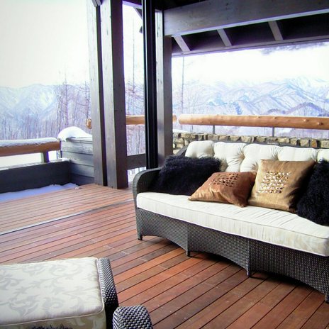 水上高原のヴィラ｜アウトドアリビングルーム