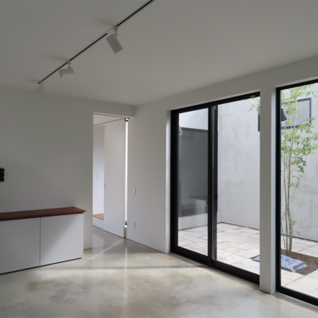 リビングと中庭