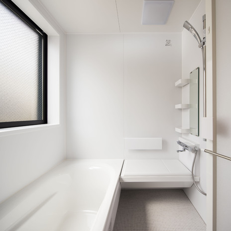 明るく、清潔感のあるお風呂