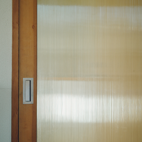 透け感のある間仕切りの建具