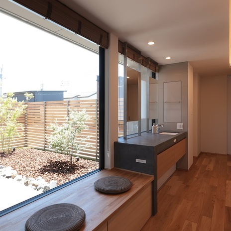 ライブラリースペースのある平屋