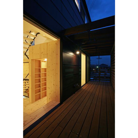 カフェのある家　デッキテラス夕景