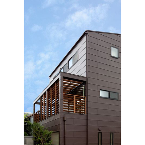 南側外観　デッキテラスを見る