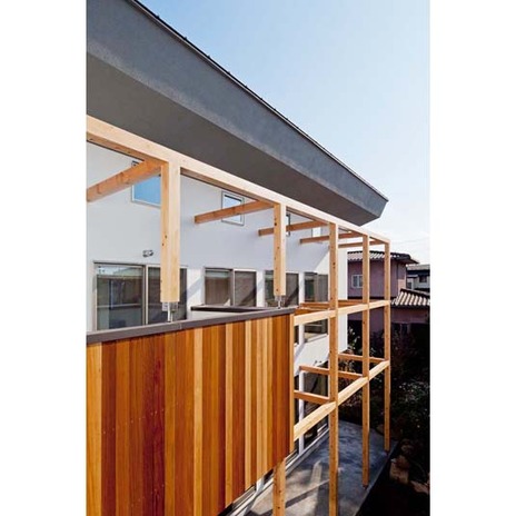 バルコニーはセランカンバツ（木材）張り