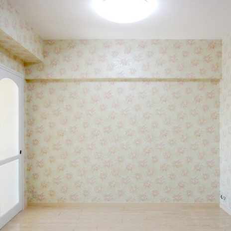 壁と天井クロスのカラーバランス