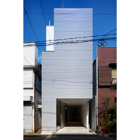 町並みにシンプルにとけ込ませる