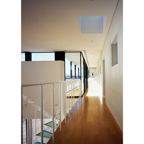 バルコニーとつながる廊下