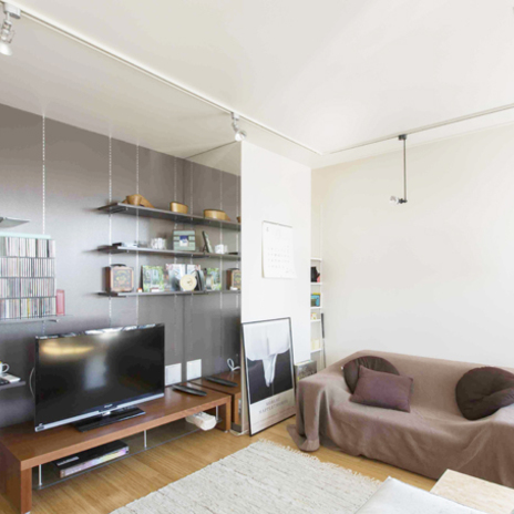 可変性のある壁面飾棚