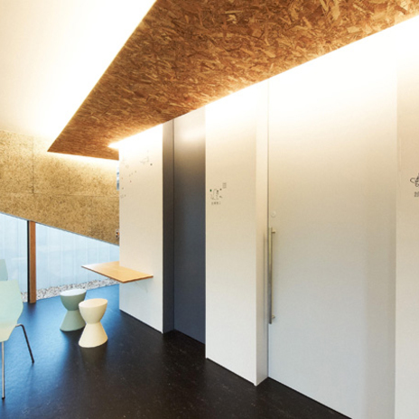 動物病院待合室天井の間接照明