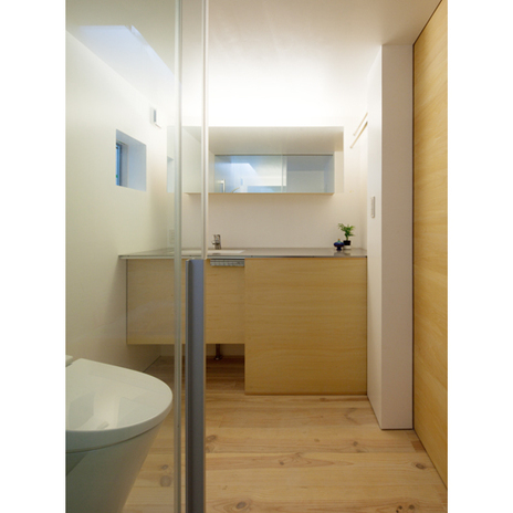 間接照明を組み込んだミラーキャビネット