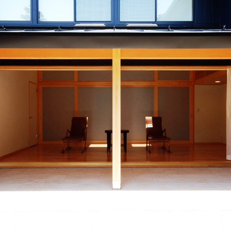 テラスからゆるやかに繋がるリビングと光